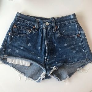 LEVI’S VINTAGE Stars Cutoff Shorts